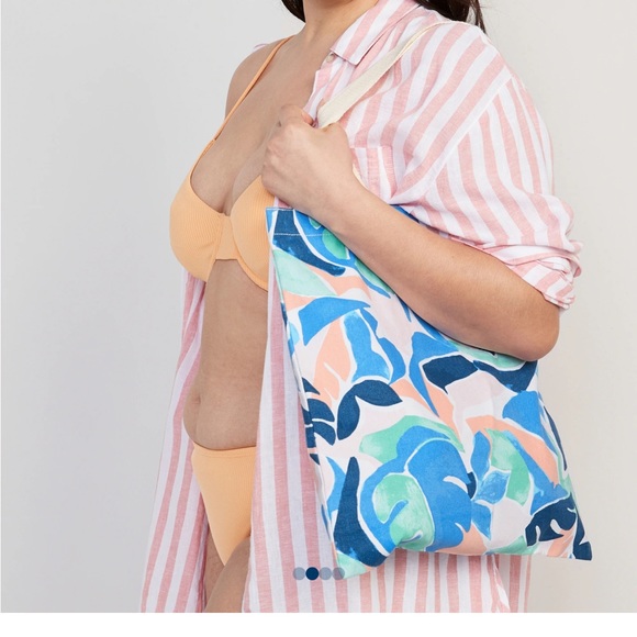 NWT OLD NAVY Printed Canvas Tote Bag Color:
Watermelon Palm Print - Picture 2 of 3